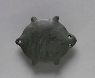 亀の形をしたパレット 前3500～3050年頃（グレーワッケ