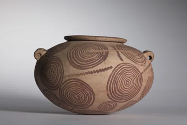 ラグハンドル付きスクワットジャー、c.3400-3300 BC