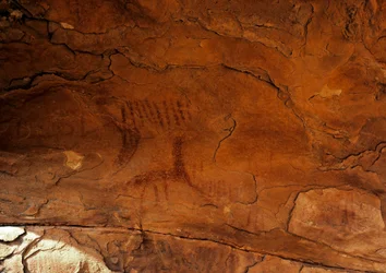 先史時代：壁画。石器時代 5000-2000 BC。アルジェリア、ホッグガル高原（アハガル）、タギット