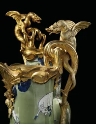 ルイ15世の陶器のペア、磁器1662-1722、マウントc.1745-49（オルモルマウント磁器）