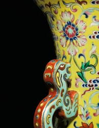 インペリアルファミールローズ花瓶（セラミック）のペアの1つからの詳細