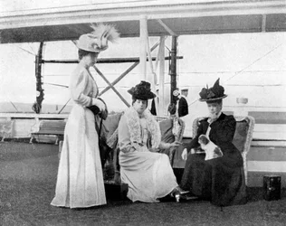 ロイヤルヨットビクトリアとアルバートIII号に乗船、1908年。