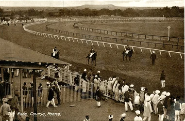 競馬場、プーナ、1900-30年頃（セピア写真