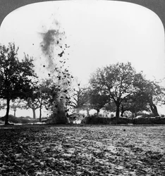 ドイツの砲弾が爆発、第一次世界大戦、1914-1918。