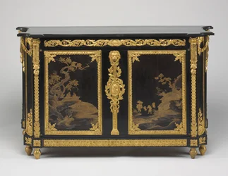 チェスト・オブ・ドロワーズ（コモード） 1765年～1770年頃（黒檀の突板に漆のパネル、金銅のマウント、大理石のトップ