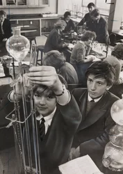 Sedgehill Comprehensive Schoolでの共学の科学クラス
