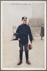 ロンドンのタイプ。The Orderly Boy」, c 1914 ロンドンの街角でフライパンとブラシを持ったストリートクリーナー、Orderly Boyのカラー写真の複製。
