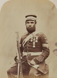 カラー軍曹J.スタントン、ロイヤルサッパーズアンドマイナーズ、1856年（セピア写真）