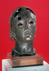 ニーム出身のアポロの頭、1〜2世紀（青銅）