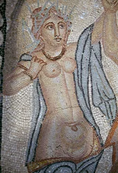 ニンフ、ローマ都市ヴォルビリスのヴィーナスの家のモザイク「ニンフによるハイラスの誘拐」の詳細（ユネスコ世界遺産