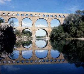 ポン・デュ・ガール。1世紀後半に建設されたローマ時代の水道橋。