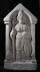 北イギリスの先住民族の女神ブリガンティアをローマの女神に見立てたレリーフ彫刻、ダンフリーシャー州ミドルビーのバーレンスより（石材