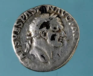 ローマ皇帝ヴェスパシアヌス（9〜79歳）の肖像をあしらった銀貨。