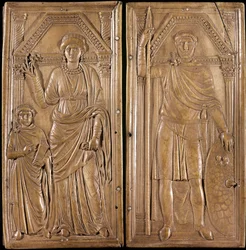 スティリコン（Flavius StilichoまたはStiliccho, 360-408）は、古代ローマの将軍であり政治家であり、野蛮な出自（ヴァンダルの父とローマ人の母）を持つ人物です。"スティリコンの二枚絵"。スティリコン銃とその妻セレナ、息子エウケリオ。400年頃の象牙。のトレゾア。