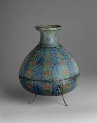 花瓶、西暦250〜300年（シャンルベエナメルと銅合金）
