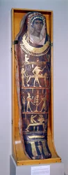 ヘラニスティックなスタイルの苛立ちの肖像画が描かれた金色のアルテミドルスのミイラケース、羽原（塗られた金色の漆喰）（46817と26166も参照）