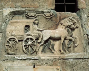 ローマ時代の墓から出土した馬車（冥界行き？