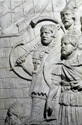 ローマの芸術「トラヤヌス帝（53-117）の時代に建設されたローマのトラヤヌスの円柱（トラジャネの円柱）（Colonna Traiana）の浅浮彫りを再現した1862年の金型。トラヤヌスの円柱は次のことを記念しています。