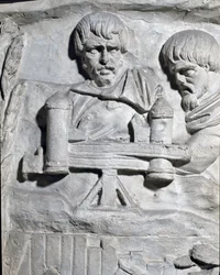 ローマの美術「トラヤヌス帝（53-117）の時代に建てられたローマのトラヤヌスの円柱（トラジャネの円柱）（Colonna Traiana）の浮き彫りを再現した1862年の型。トラジャネの柱は