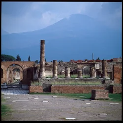 ローマ美術：ポンペイ遺跡の広場の様子（紀元前1世紀～紀元後1世紀） イタリア（ローマ美術：ポンペイ遺跡の広場の様子
