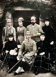 ウェールズの王子と王女のドレスを撮影、1900