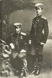 Les grands ducs Constantin Constantinovitch (1858-1915) et Dimitri Constantinovitch (1860-1919) - コンスタンティン・コンスタンティノヴィッチ大公とロシアのディミトリ・コンスタンティノヴィッチ大公、匿名。 シルバーゼラチン写真、c。 1890年 ロシア国営映画