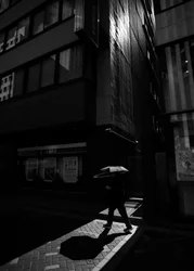 都市の光と影