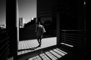 都市の影の散歩