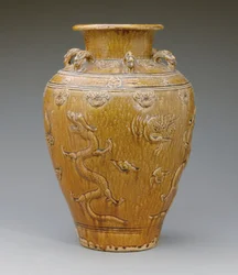 大きな琥珀色の艶をかけられたマルタバンの花瓶
