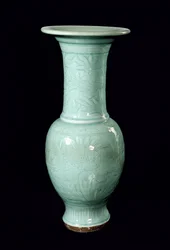 青磁の花瓶 元時代（1260～1368）（陶磁器