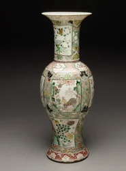 花瓶、1700年頃（磁器とエナメル）
