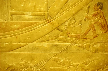古代エジプト、壁面彫刻／絵画、サッカラ、イドゥートのマスタバ／墓、紀元前2323～2150年、魚をさばき、四又の槍を持つ漁師（写真）