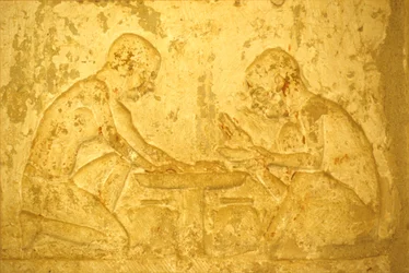 古代エジプト、壁の彫刻／絵画、ペトシリスの墓、ツナ・エル・ゲベル、紀元前300年、沐浴薬を作る男たち（写真）