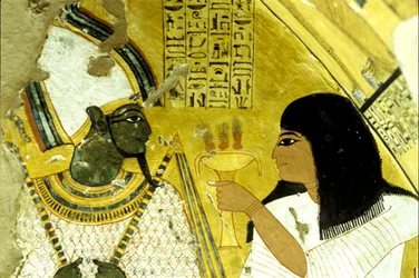 古代エジプト、壁画 インヘルクハウの墓、テーベ、貴族の墓、第20王朝、オシリスに供物を捧げるインヘルクハウ（写真）