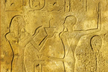 古代エジプト、壁画／彫刻、カルナック／ルクソール神殿、ミン神に線香を捧げるハトシェプスト。