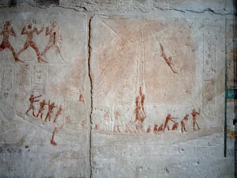 古代エジプトの航海シーン。サッカラのアケテプのマスタバ礼拝堂にある石灰岩製レリーフ。第5王朝（紀元前2500～2350年頃） 紀元前2300年パリ、ルーブル美術館