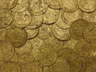 アストホールから出土したチューダー期の金塊「アストホール・ホード」の全貌