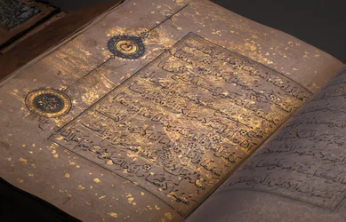 イランのティムール朝または白羊朝（中国の紙に金、インク、着色顔料）