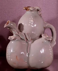 Art coreen: ざくろ形の酒器。高麗時代（11～12世紀）。韓国・杜子宮美術博物館