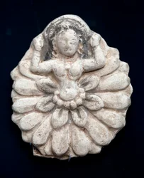 蓮のルネサンス。モチーフを彫ったもの、年代不詳韓国国立博物館、ソウル（韓国）。