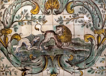 Dog threatening a lion - Detail of a hunting room of former palace of Praia, a Belem (ポルトガル) (Dog attacking a lion, decorative panel from the hunting room of former palace of Praia, at Belem) - Musee national des
