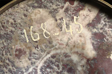 一対の花瓶のうちの1つの詳細、1790年頃（碧玉とオルモルー