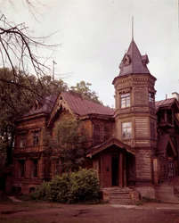 ロシアの建築：19世紀のダーチャ（ロシアのカントリーハウス）の風景。