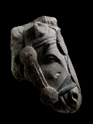 フエンテ・ラ・ヒグエラの石の彫刻、馬の頭