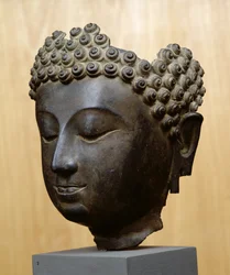下を向いた仏陀の頭部、ラーンナー文化（ブロンズ