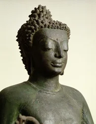 ブロンズ製「ブリラムの仏陀立像」（詳細