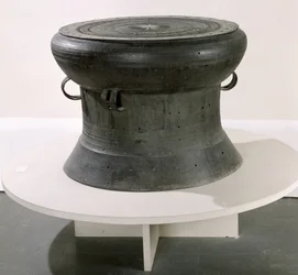 ドンソン式太鼓 紀元前2～1世紀 青銅製 (181009も参照)