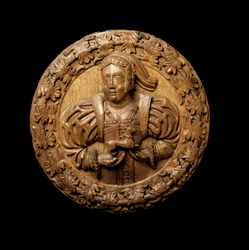1540年、スターリング城のキングスプレゼンスチャンバーの天井からマーガレットチューダーを表すと考えられたラウンデル（オーク材）