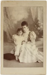 ロシアの大公クセニアアレクサンドロフナと娘イリーナ、c。 1882