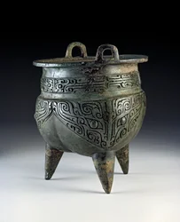 饕餮（とうてつ）文李器 殷王朝時代（エルリガン期）前1500～前1050年頃（銅製